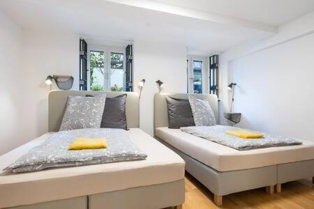 Marienplatz 2 Bedrooms Living Kitchen * München